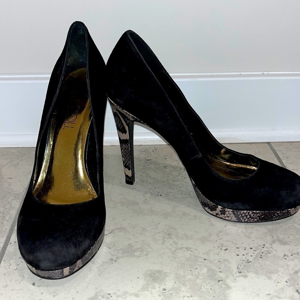 Via Naroli black gray tan reptile print heels. Size 10M.